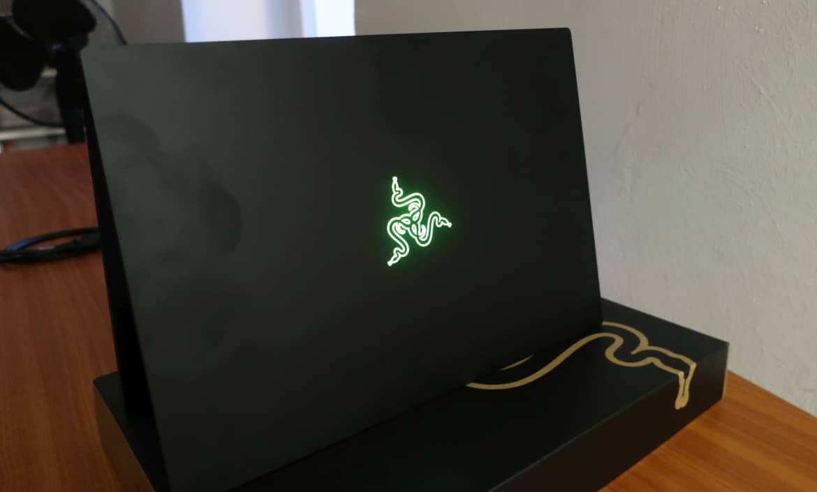 Keyboard và TouchPad của Razer Blade 14